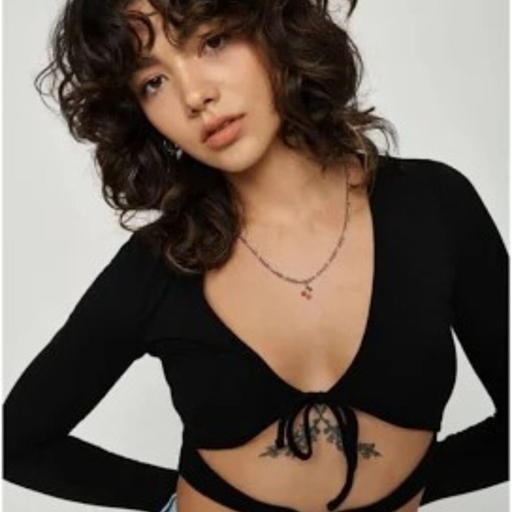 3/$15 🔥 Garage Black Cropped Tie Front Ribbed Long Sleeve Top